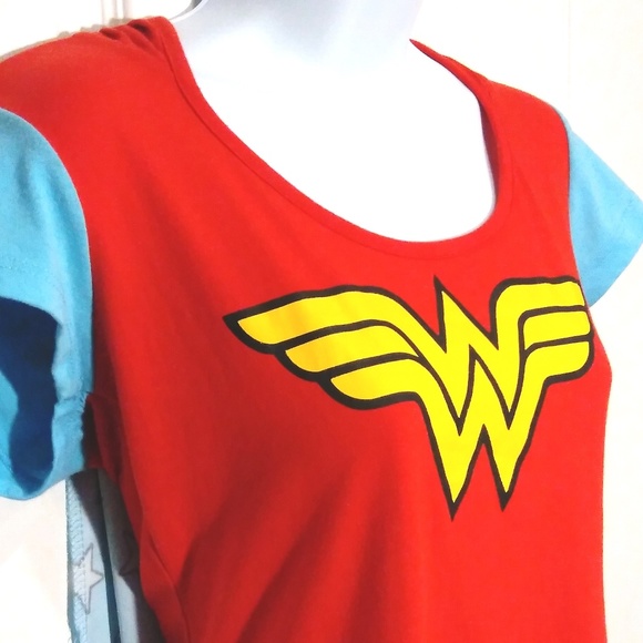 OFFICIAL LICENSED CAPED & HOODED WONDER WOMAN TEE - Picture 3 of 8